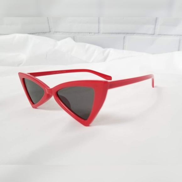 Retro Cat-Eye Sunglasses - Red - Picture 3 of 3